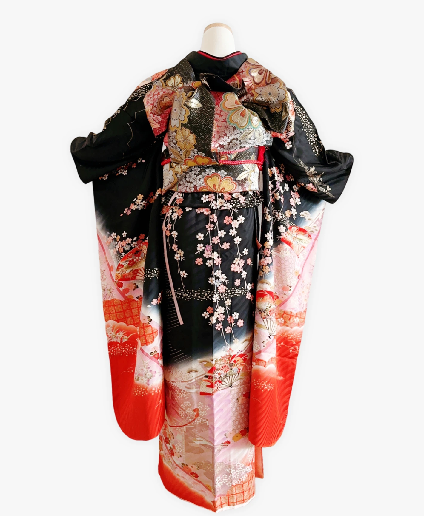 蝋色 黒系 暈し染め 駒刺繍 金彩 垂枝れ桜 扇 花草 振袖レンタル - 画像 2