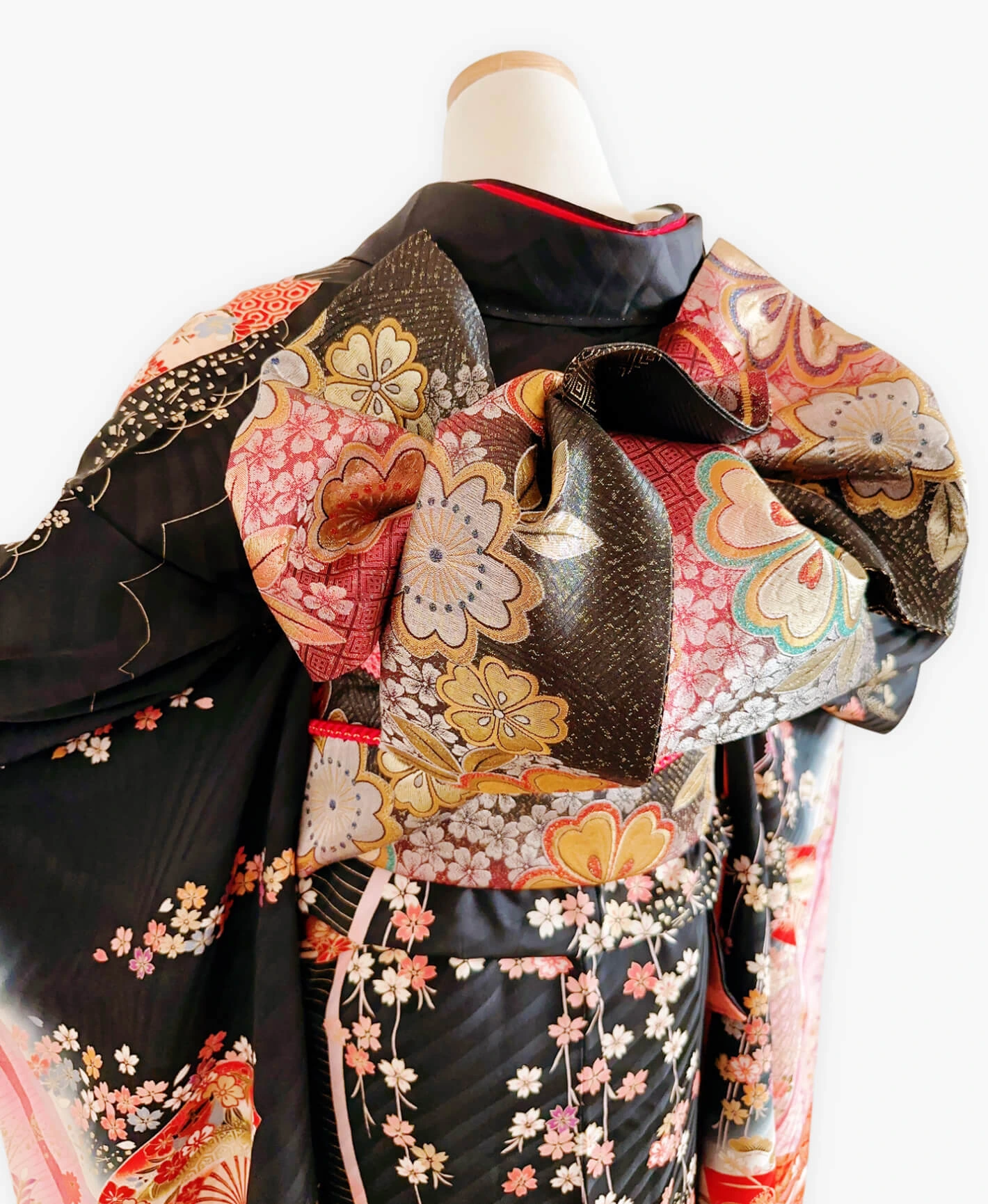 蝋色 黒系 暈し染め 駒刺繍 金彩 垂枝れ桜 扇 花草 振袖レンタル - 画像 4
