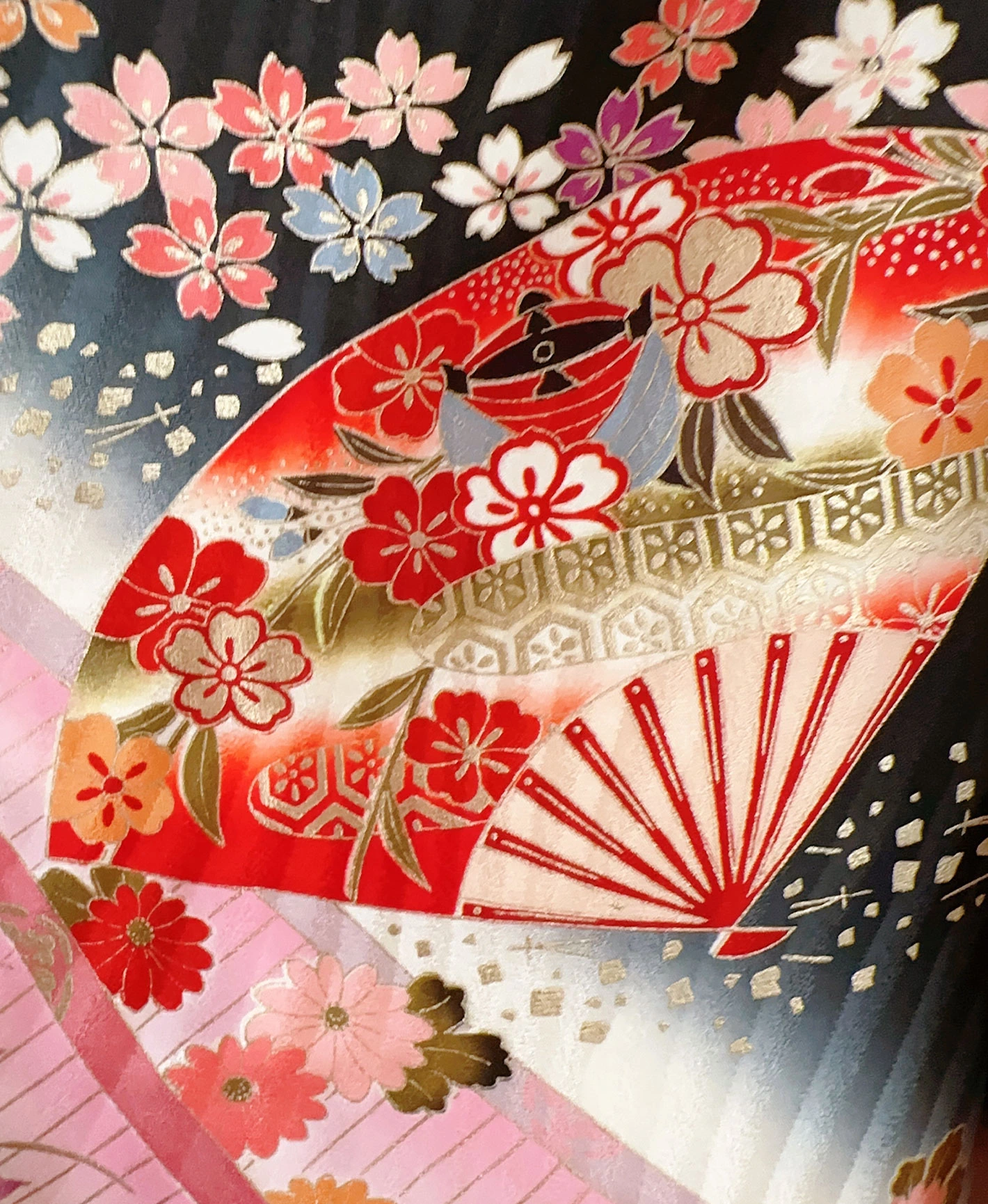 蝋色 黒系 暈し染め 駒刺繍 金彩 垂枝れ桜 扇 花草 振袖レンタル - 画像 8