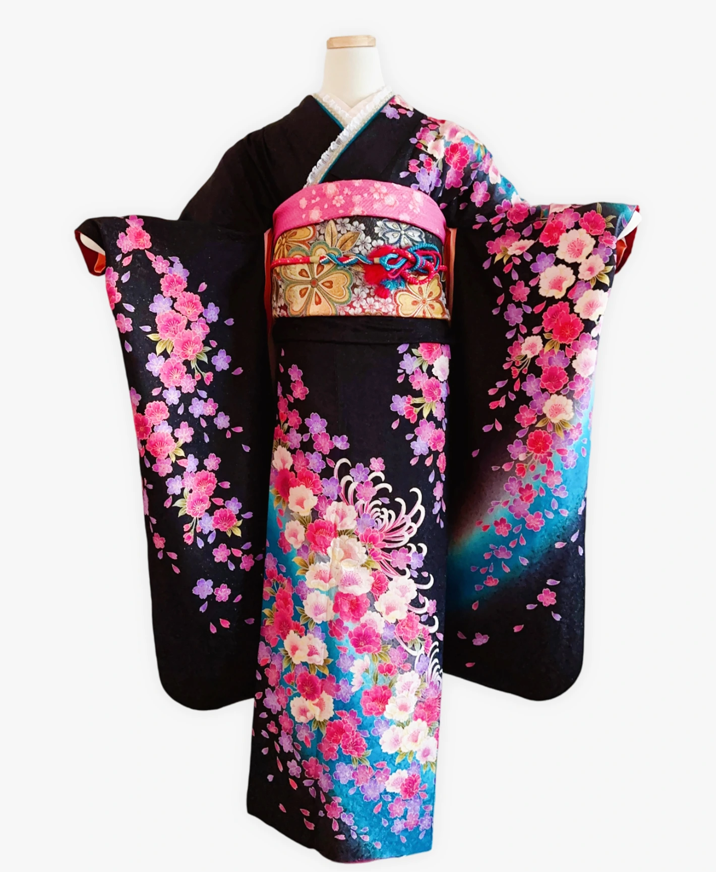 濡羽色 黒系 暈し染め 銀通し 菊 百花繚亂 振袖レンタル - 画像 1