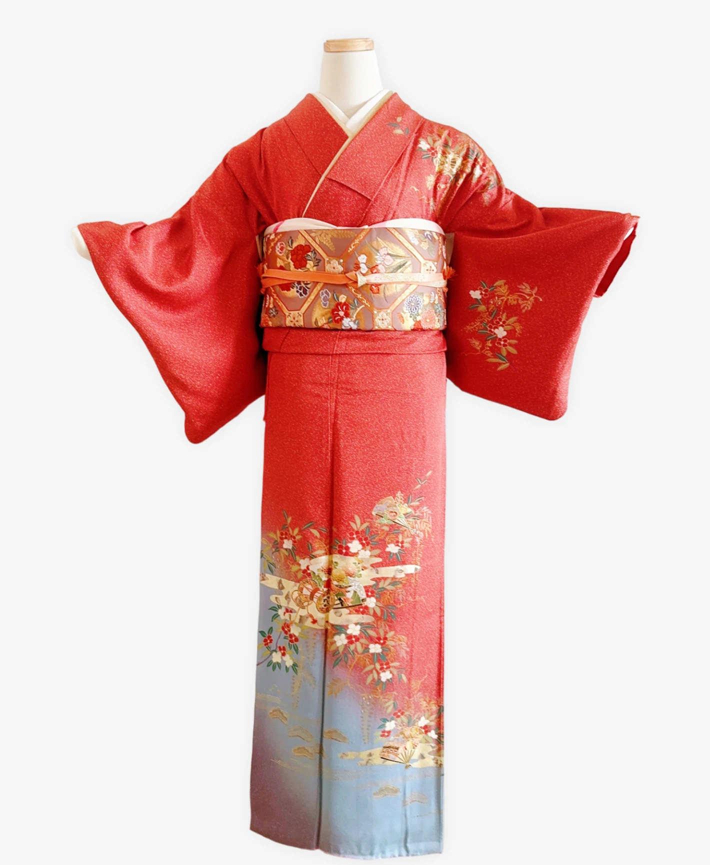 緋色 赤系 暈し染め 駒刺繍 金彩 鼓 扇 花草 訪問着レンタル - 画像 1