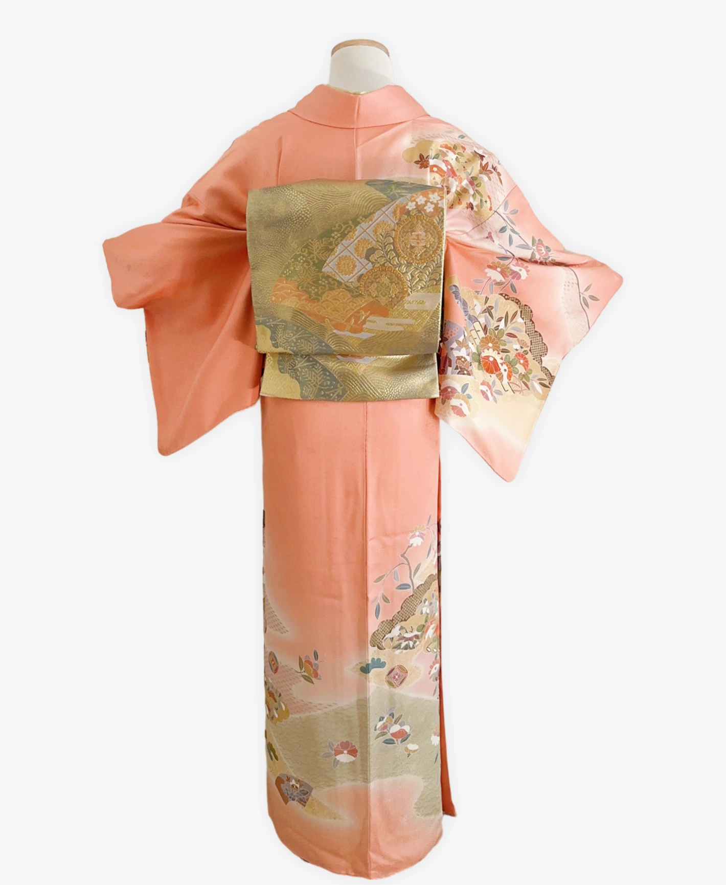 洗朱 ピンク系 駒刺繍 暈し染め 金彩 雲取り飛鶴吉祥花筏文 訪問着