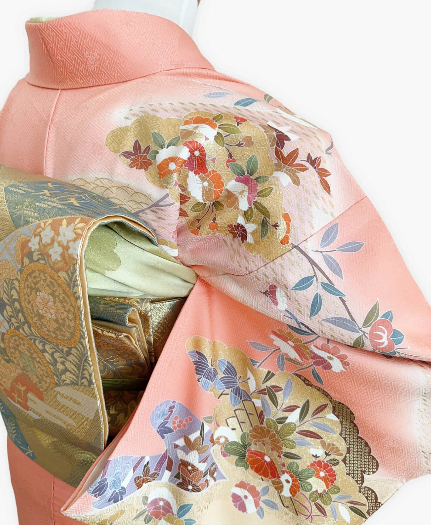 洗朱 ピンク系 駒刺繍 暈し染め 金彩 雲取り飛鶴吉祥花筏文 訪問着 - 画像 4