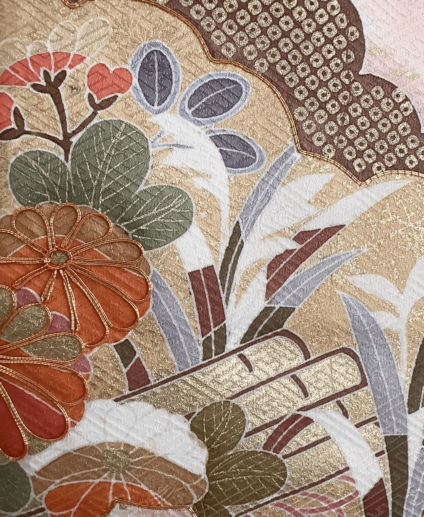 洗朱 ピンク系 駒刺繍 暈し染め 金彩 雲取り飛鶴吉祥花筏文 訪問着 - 画像 6