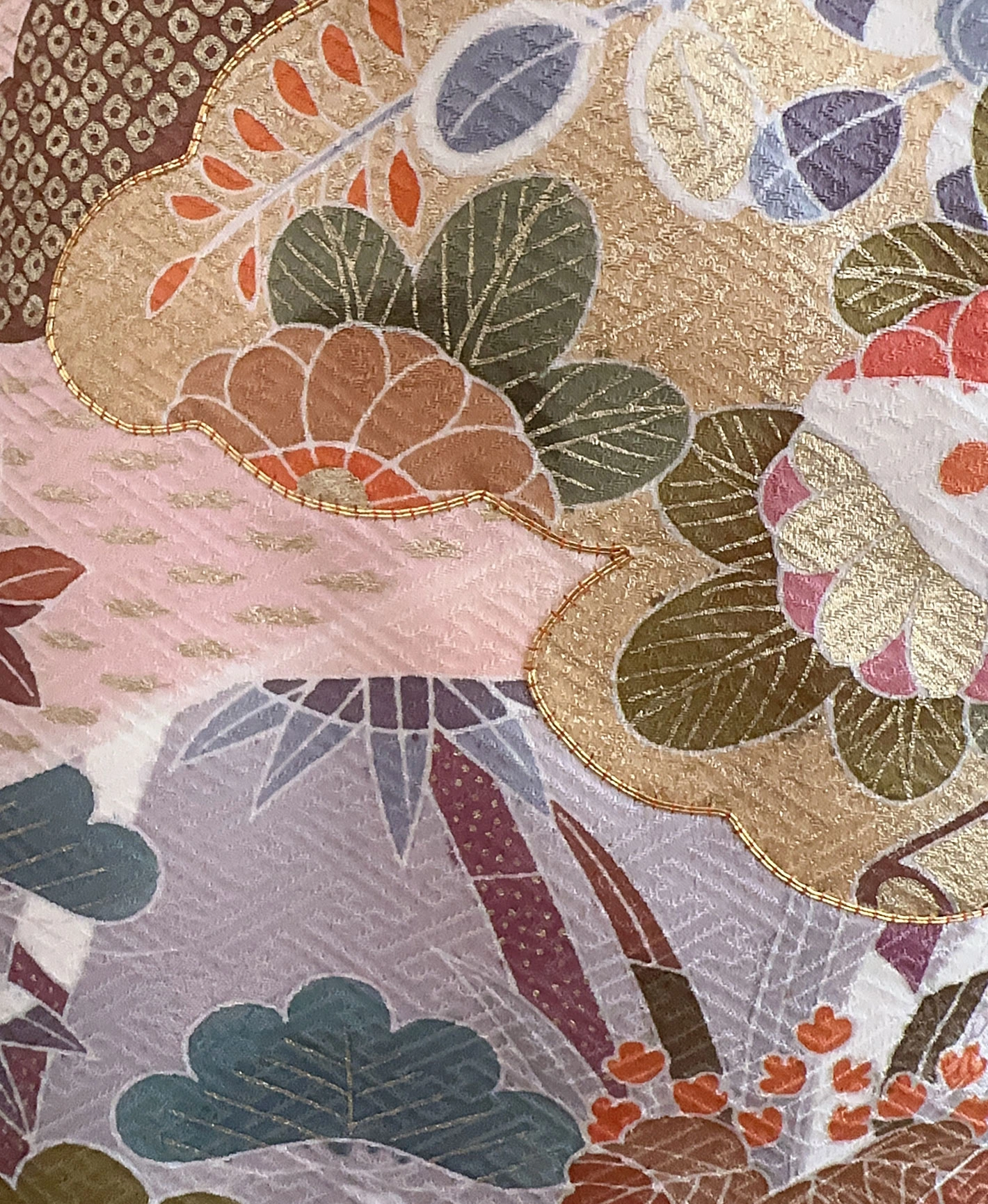 洗朱 ピンク系 駒刺繍 暈し染め 金彩 雲取り飛鶴吉祥花筏文 訪問着 - 画像 9
