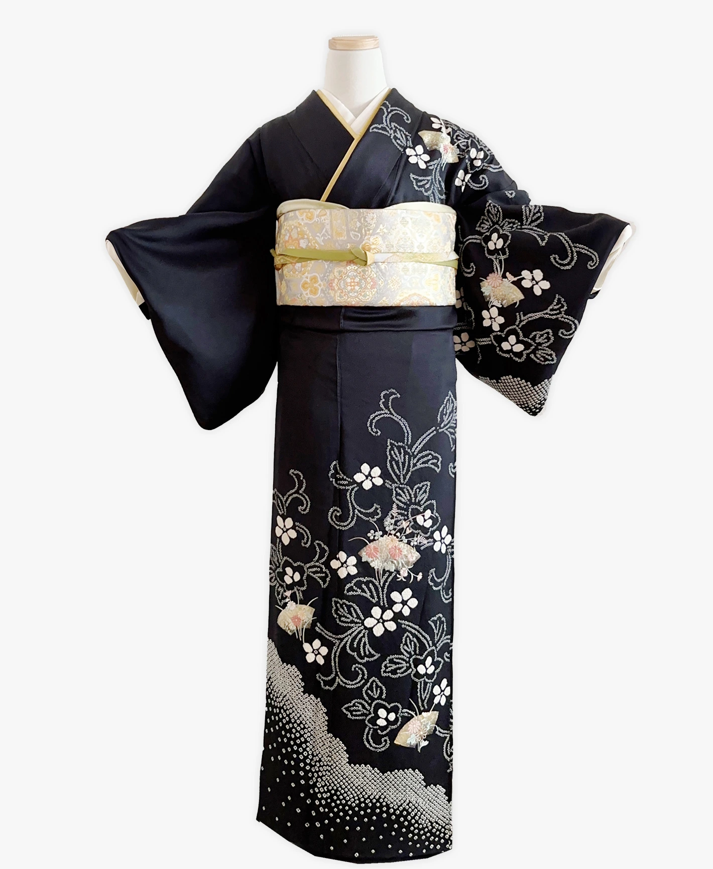 濡羽色 黒系 刺繍 絞り 扇面 唐花草 訪問着