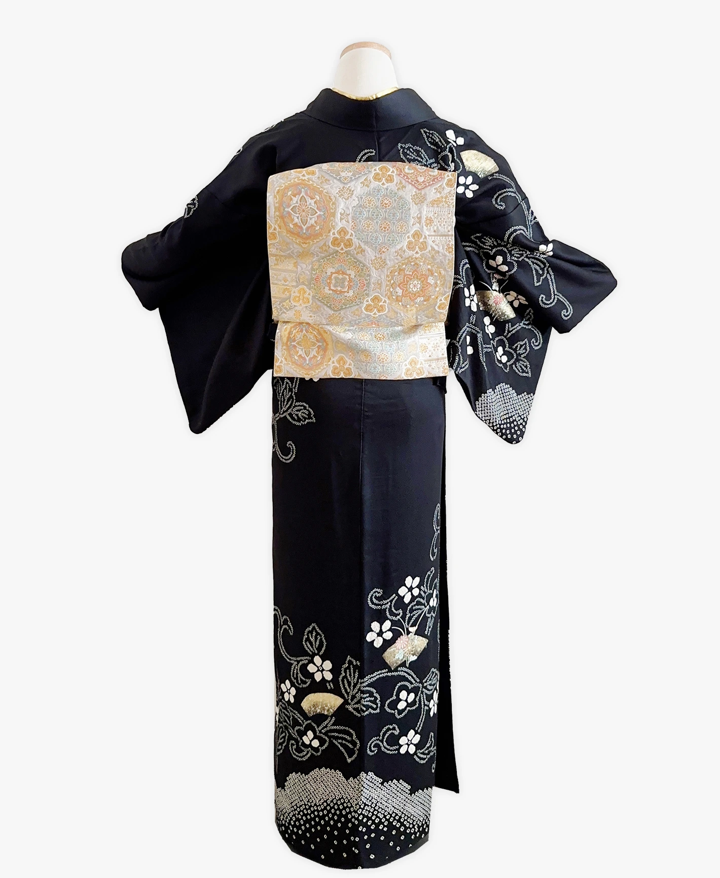濡羽色 黒系 刺繍 絞り 扇面 唐花草 訪問着