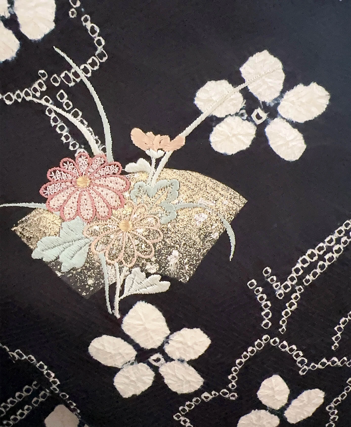濡羽色 黒系 刺繍 絞り 扇面 唐花草 訪問着 - 画像 8