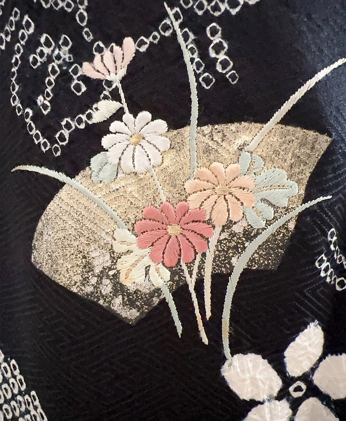濡羽色 黒系 刺繍 絞り 扇面 唐花草 訪問着 - 画像 9