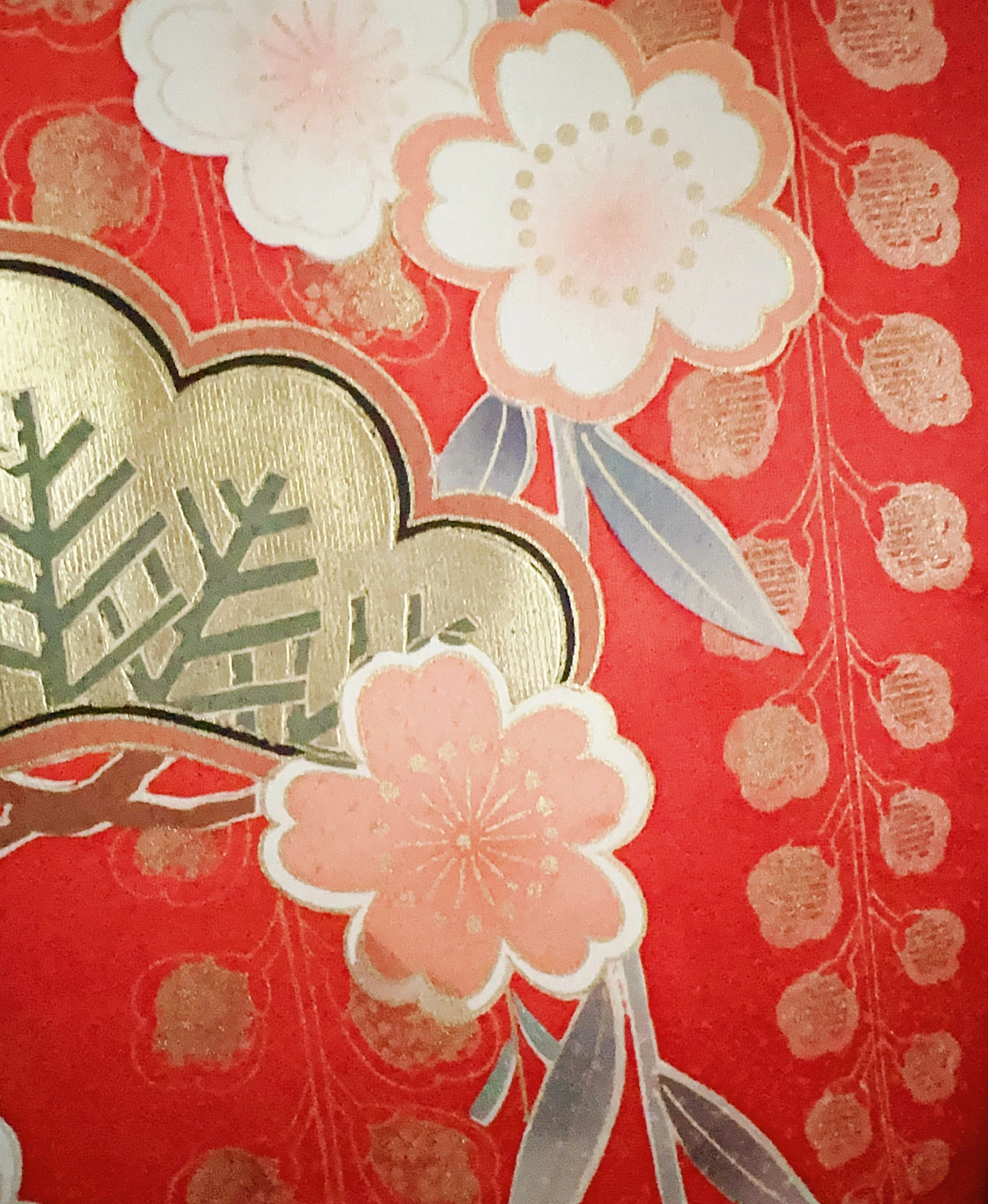 猩々緋 赤系 暈し染め 駒刺繍 金彩 藤 松 桜 蝶 花草 振袖レンタル - 画像 7