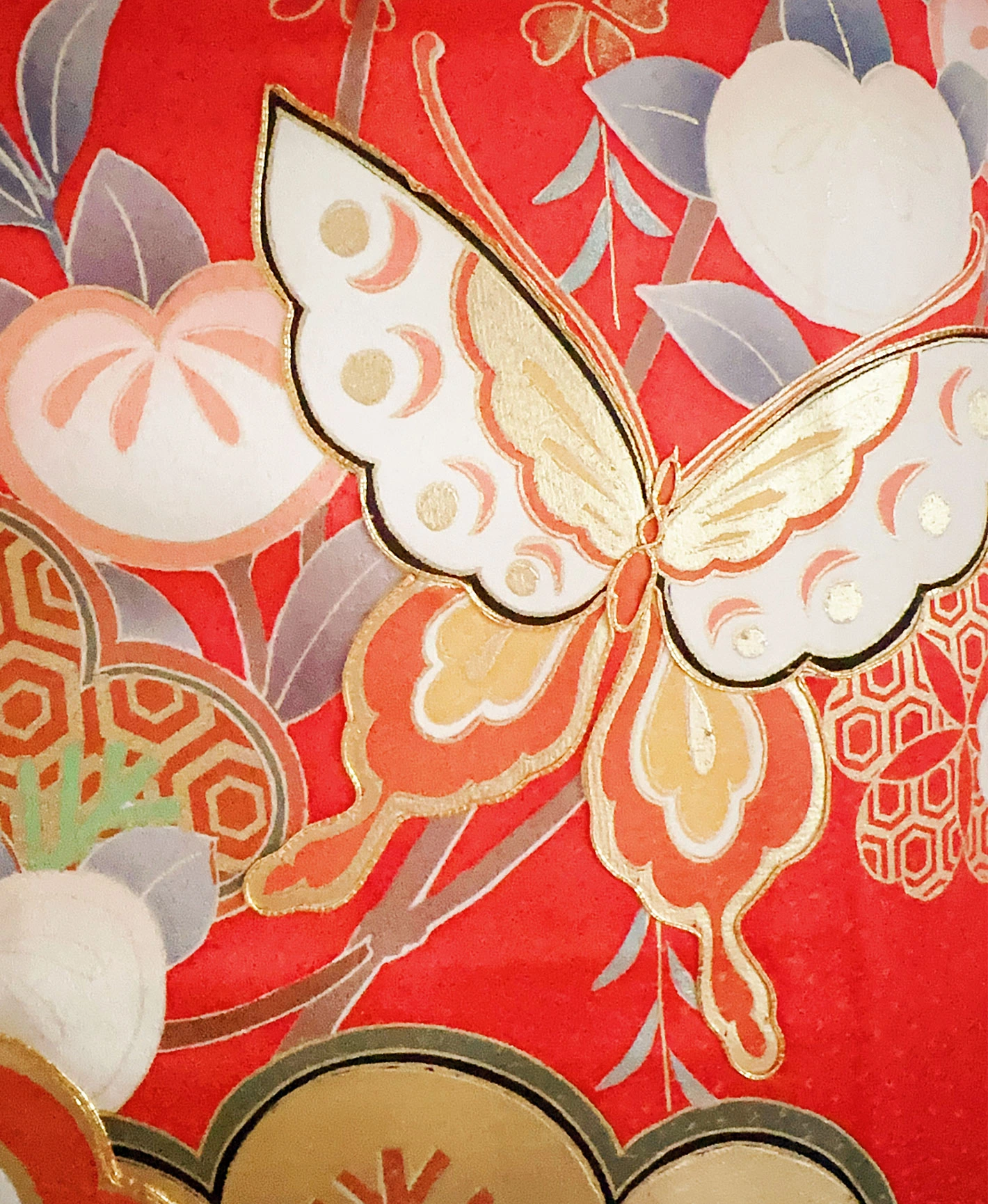 猩々緋 赤系 暈し染め 駒刺繍 金彩 藤 松 桜 蝶 花草 振袖レンタル - 画像 8