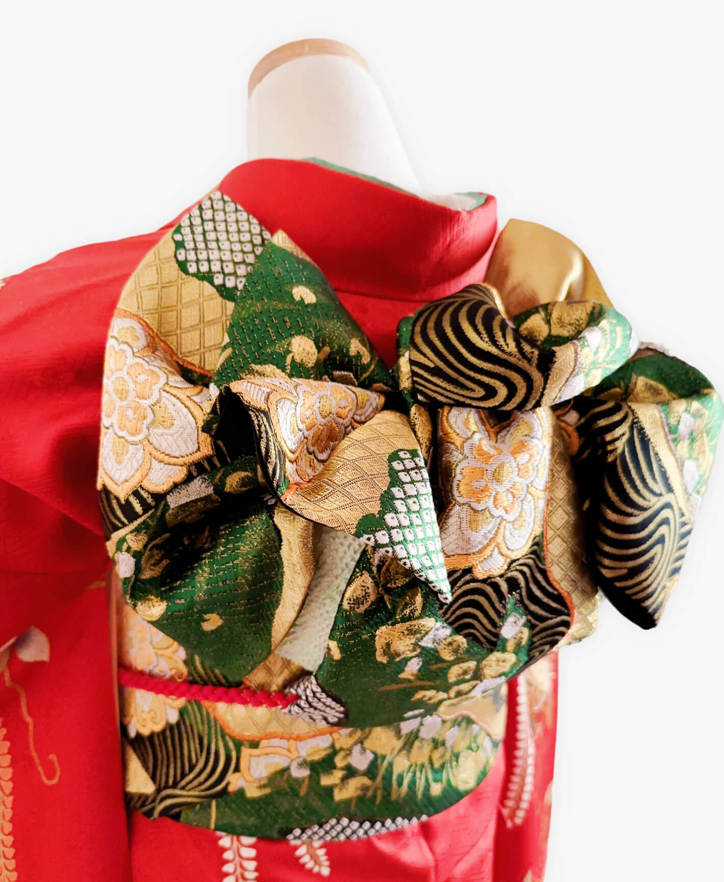 紅緋 赤系 暈し染め 駒刺繍 金彩 藤 蝶 花草 振袖レンタル - 画像 4