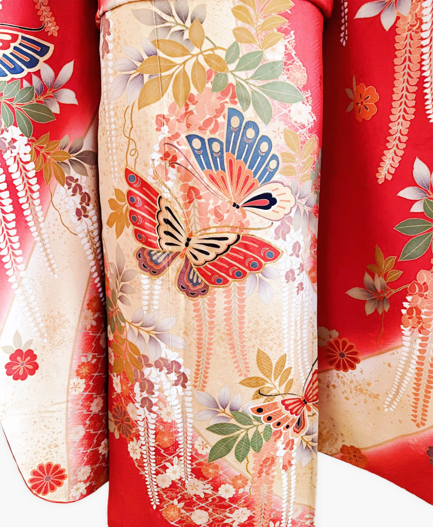紅緋 赤系 暈し染め 駒刺繍 金彩 藤 蝶 花草 振袖レンタル - 画像 5