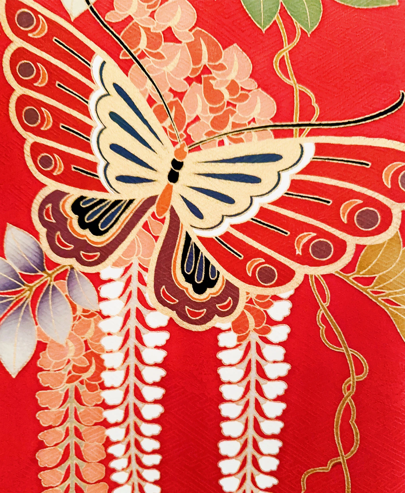 紅緋 赤系 暈し染め 駒刺繍 金彩 藤 蝶 花草 振袖レンタル - 画像 7