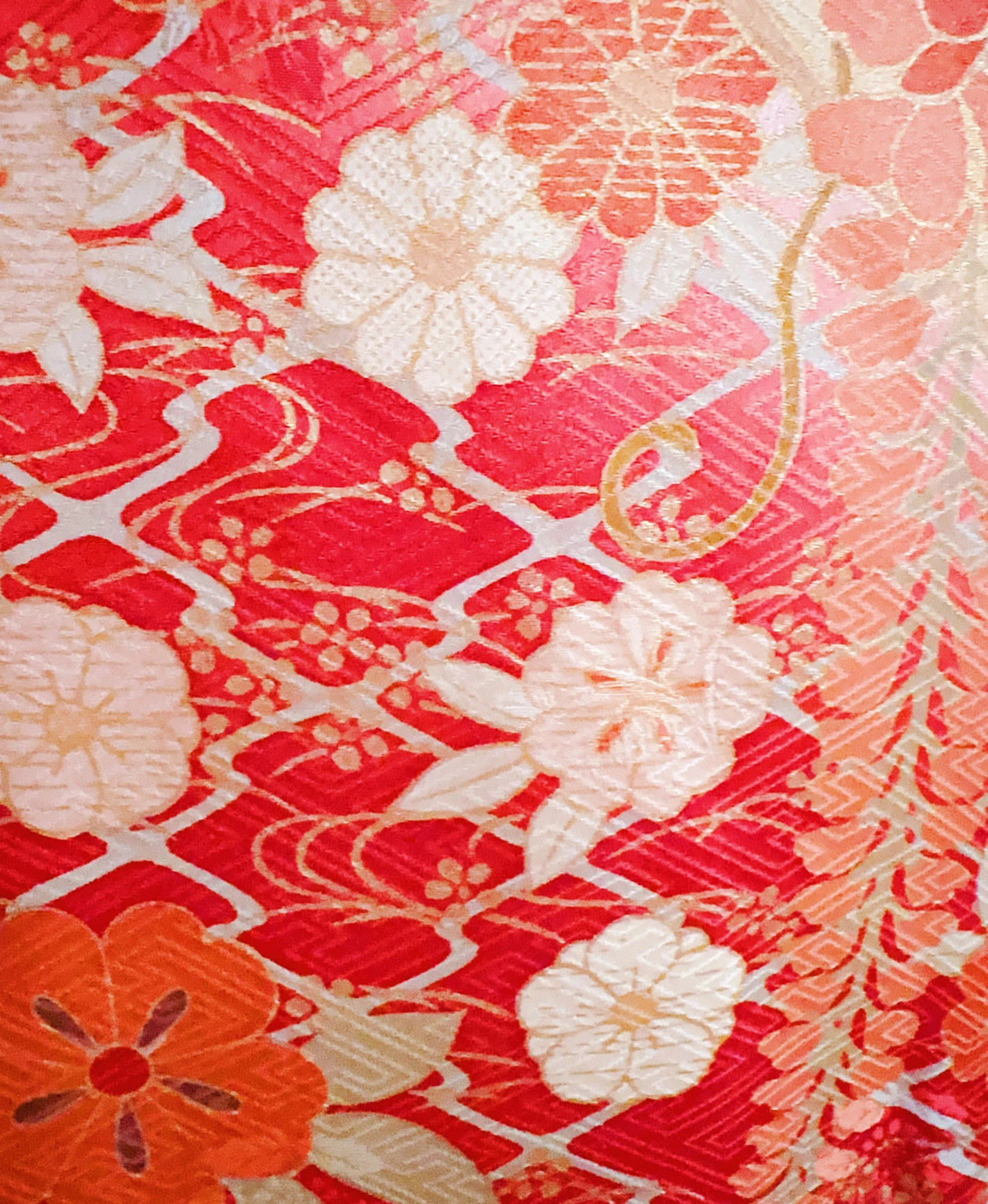紅緋 赤系 暈し染め 駒刺繍 金彩 藤 蝶 花草 振袖レンタル - 画像 8