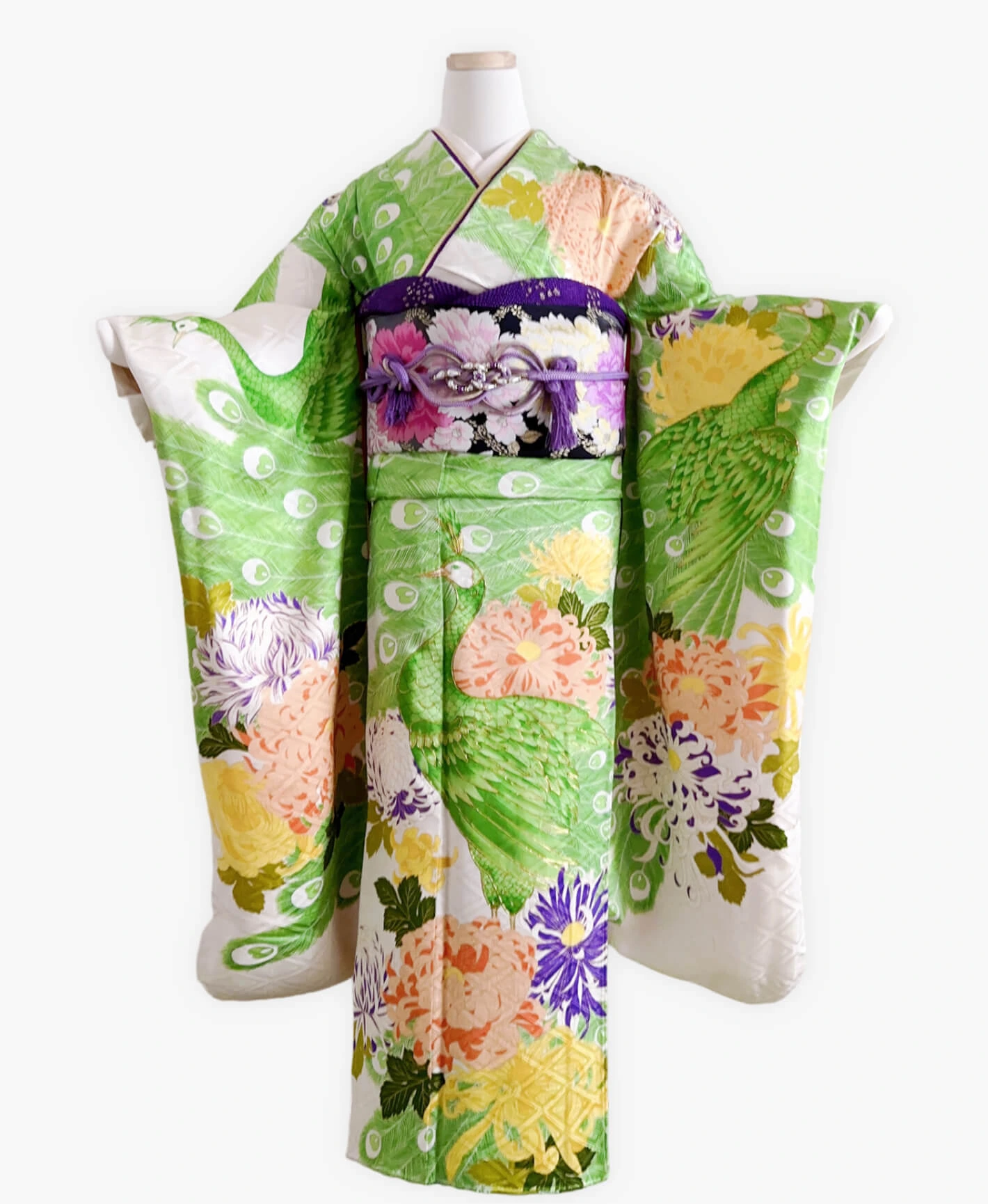 萌黄 緑系 暈し染め 駒刺繍 金彩 孔雀 牡丹 花草 振袖レンタル - 画像 1