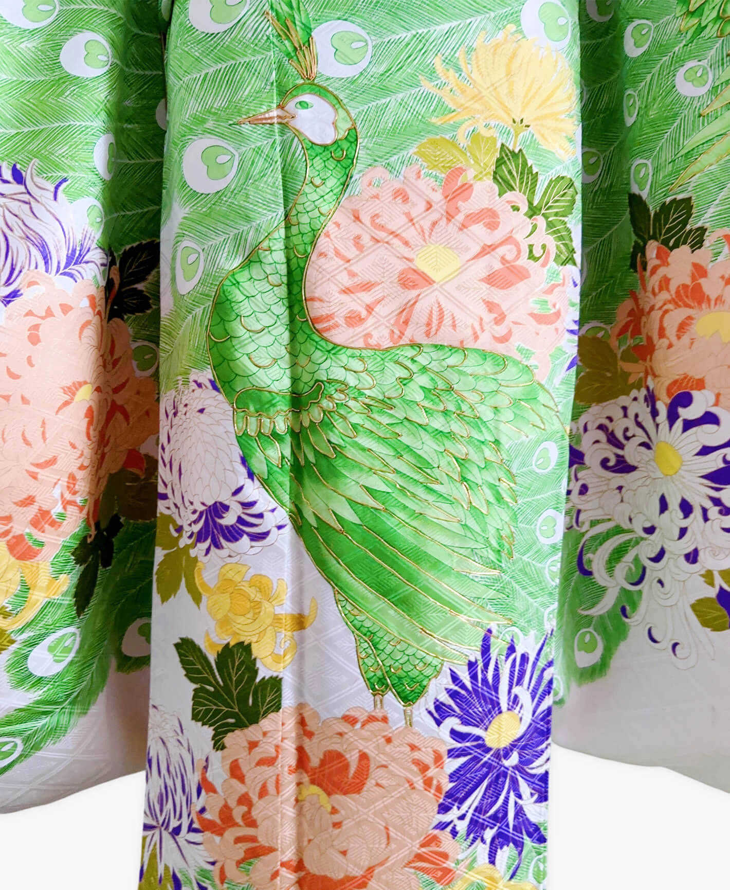 萌黄 緑系 暈し染め 駒刺繍 金彩 孔雀 牡丹 花草 振袖レンタル - 画像 5