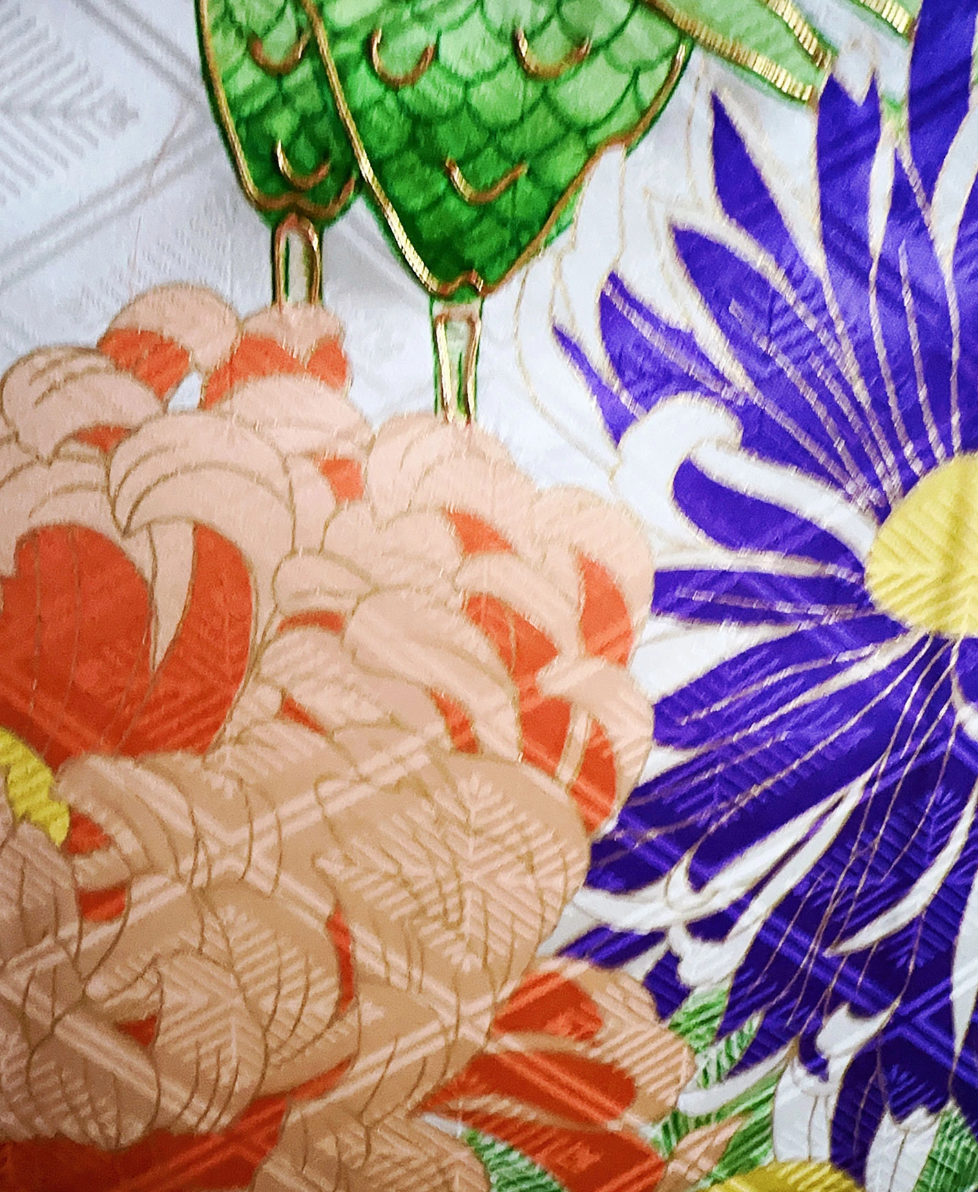 萌黄 緑系 暈し染め 駒刺繍 金彩 孔雀 牡丹 花草 振袖レンタル - 画像 7