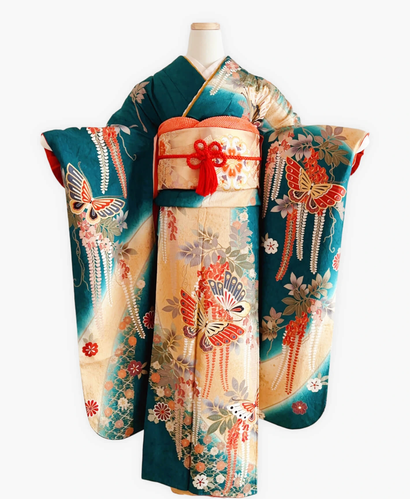鉄色 緑系 暈し染め 駒刺繍 金彩 蝶 春秋 吉祥文 振袖レンタル