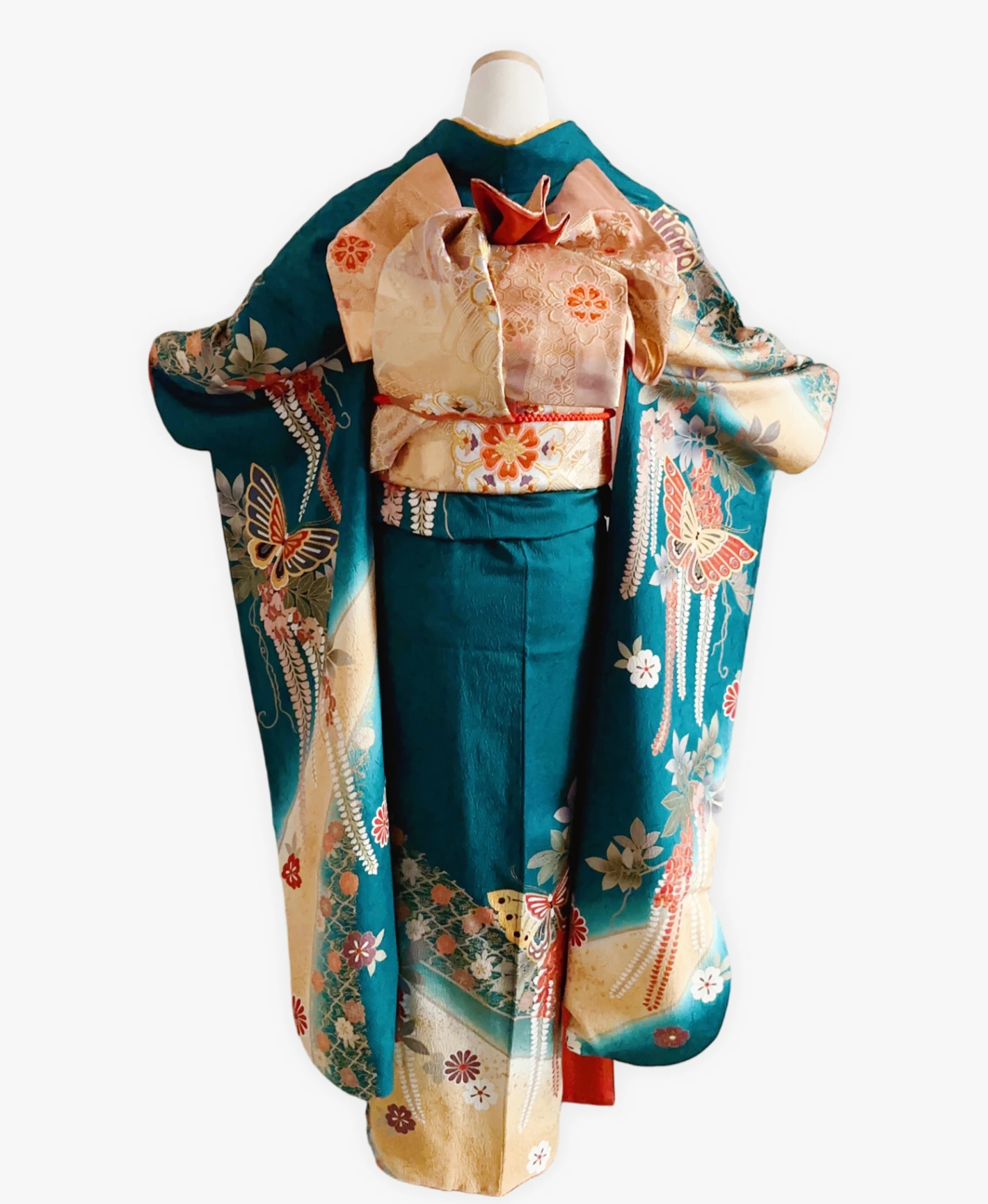 鉄色 緑系 暈し染め 駒刺繍 金彩 蝶 春秋 吉祥文 振袖レンタル