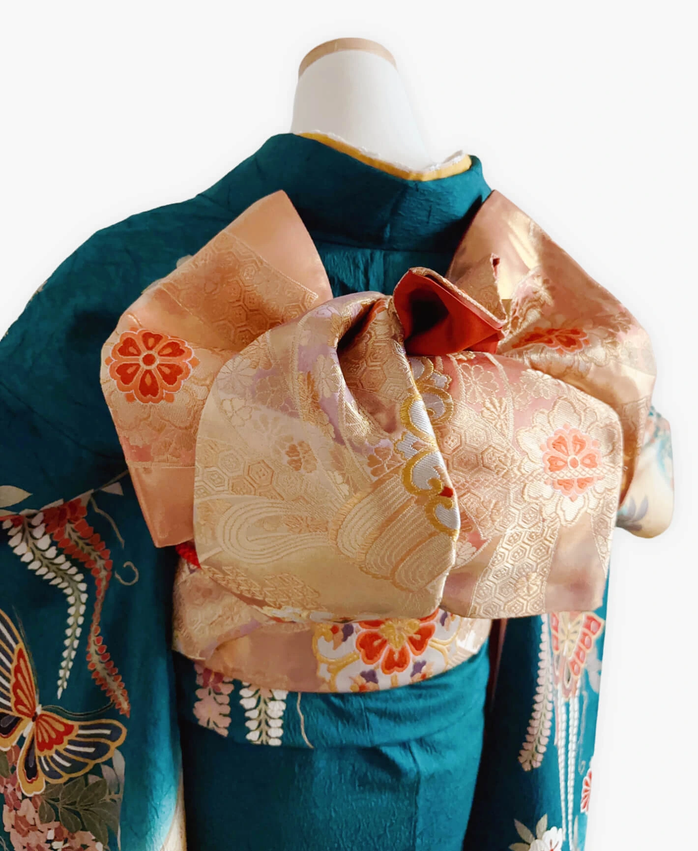 鉄色 緑系 暈し染め 駒刺繍 金彩 蝶 春秋 吉祥文 振袖レンタル - 画像 4