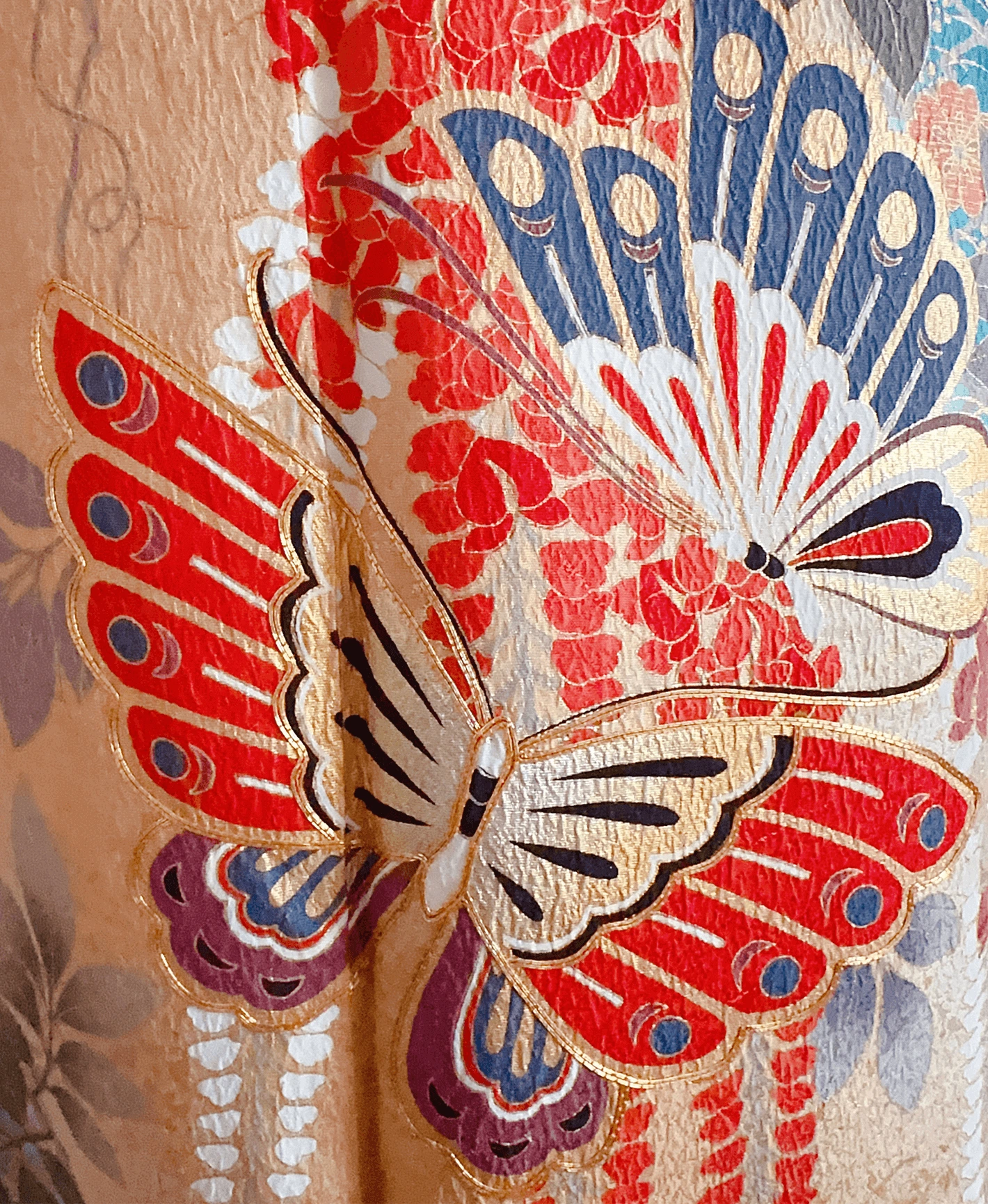 鉄色 緑系 暈し染め 駒刺繍 金彩 蝶 春秋 吉祥文 振袖レンタル - 画像 6