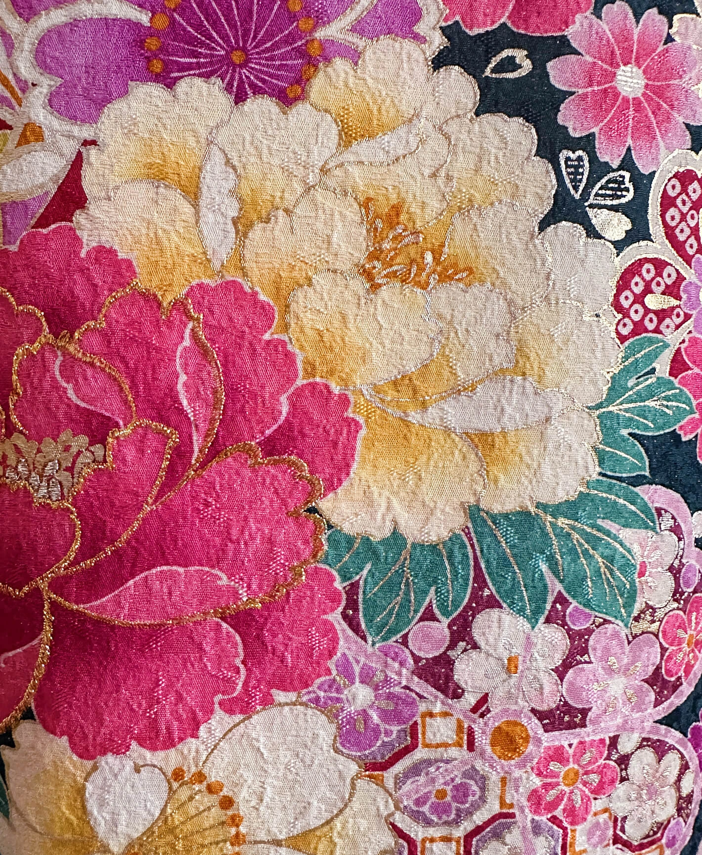 百入茶 青系 ピンク系 暈し染め 手描き 花草文 振袖 - 画像 6