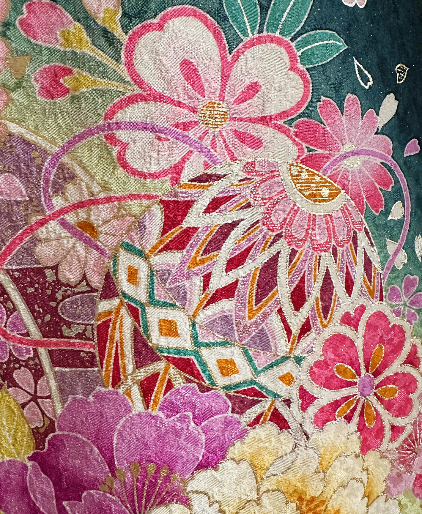 百入茶 青系 ピンク系 暈し染め 手描き 花草文 振袖 - 画像 9