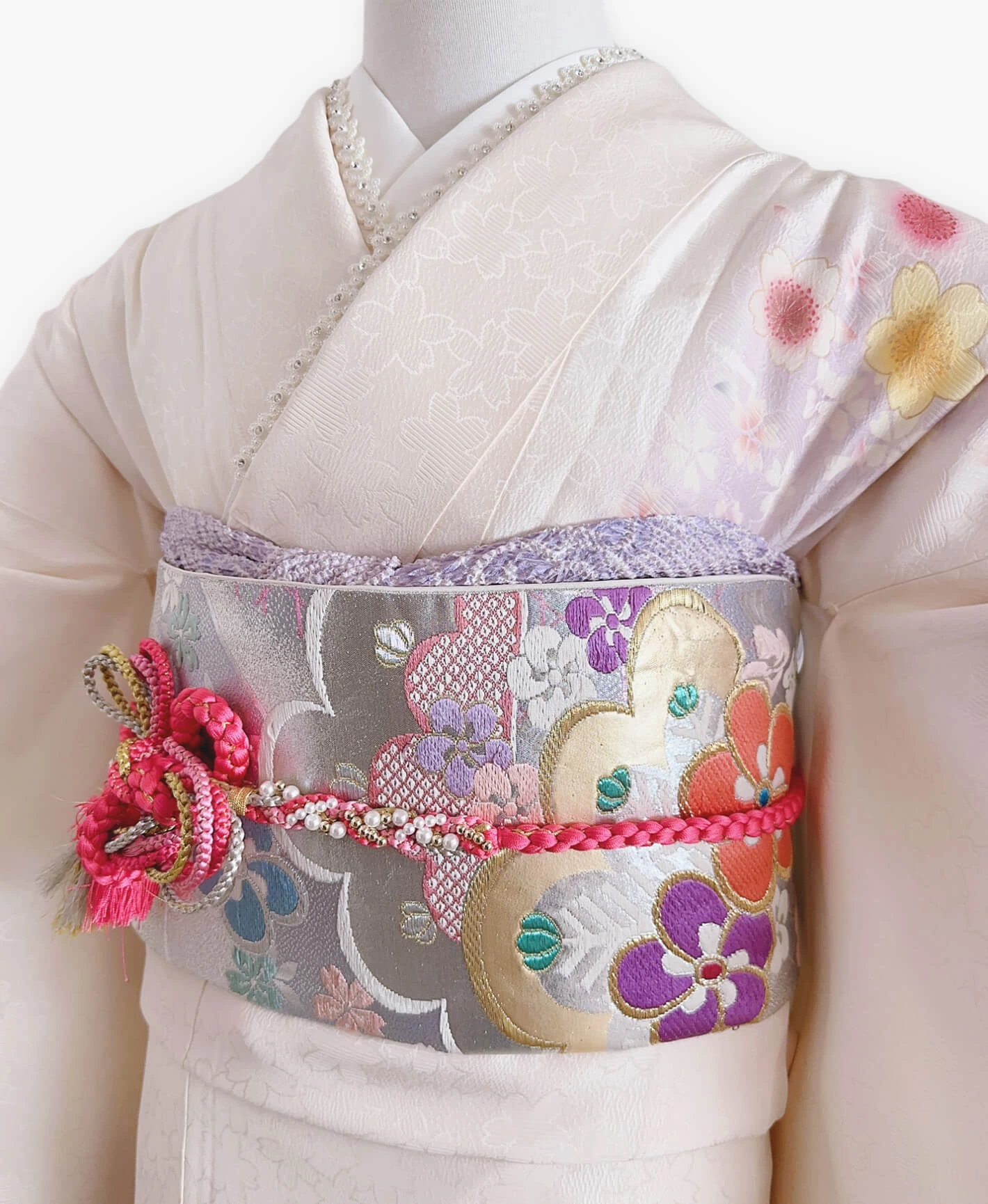 白 白系 暈し染め 駒刺繍 金彩 桜吹雪 振袖レンタル - 画像 3