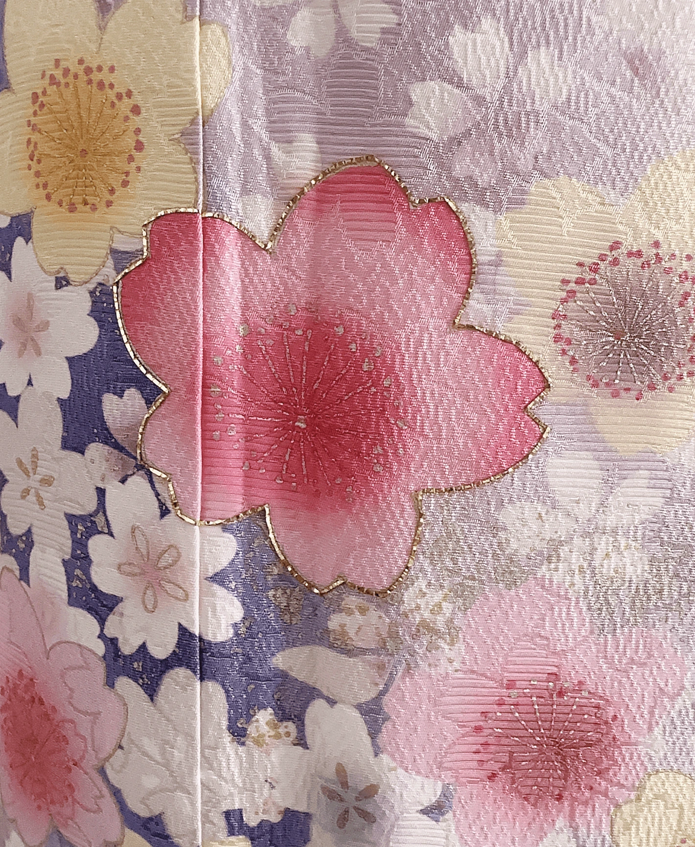 白 白系 暈し染め 駒刺繍 金彩 桜吹雪 振袖レンタル - 画像 6