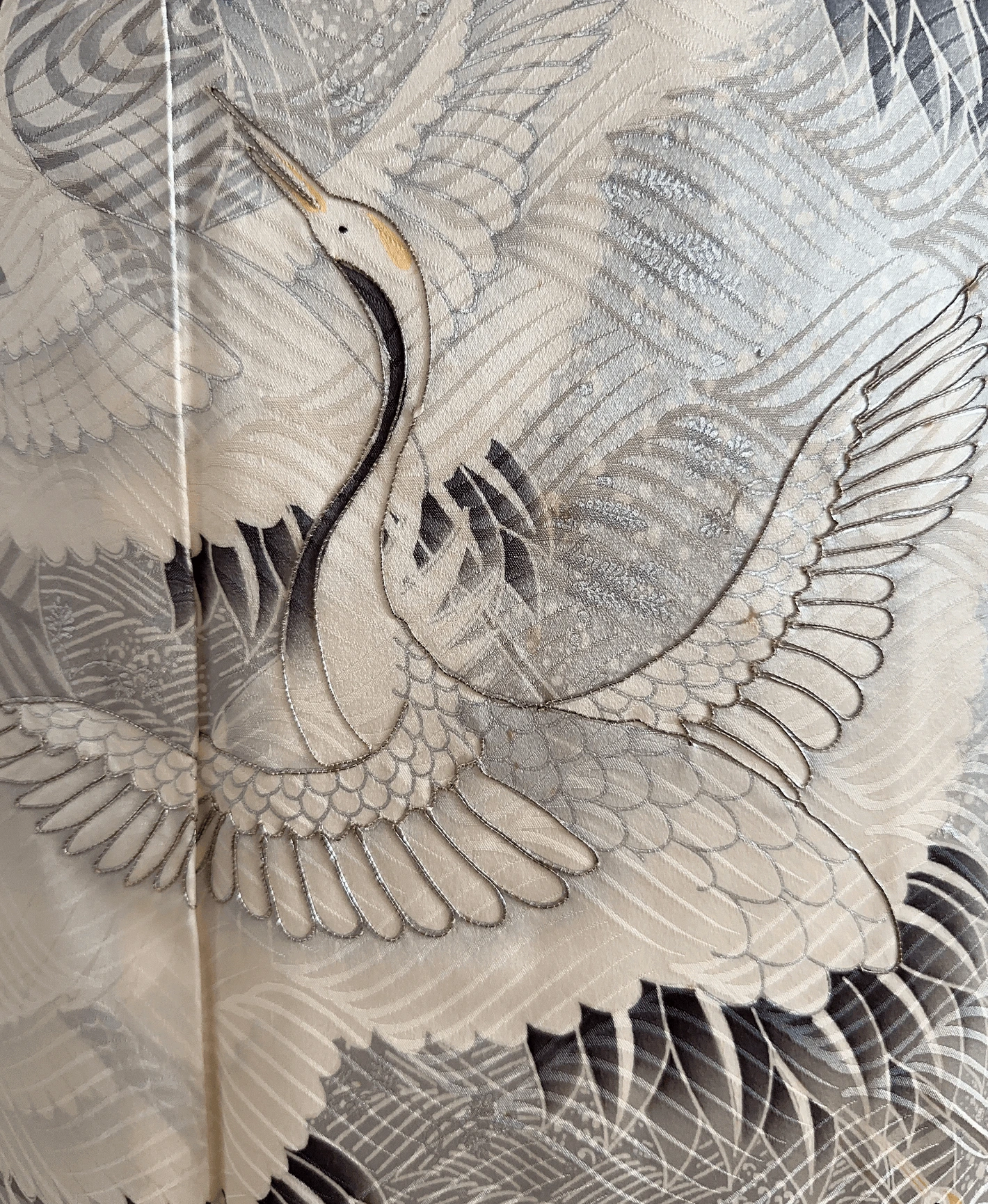 灰青 灰系 暈し染め 駒刺繍 金彩 鶴 青海波 振袖レンタル - 画像 6